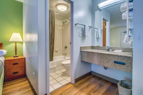 Motel 6 Buffalo Airport image 1