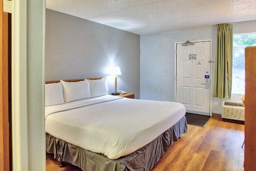 Motel 6 Buffalo Airport image 11