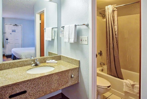 Motel 6 Buffalo Airport image 16