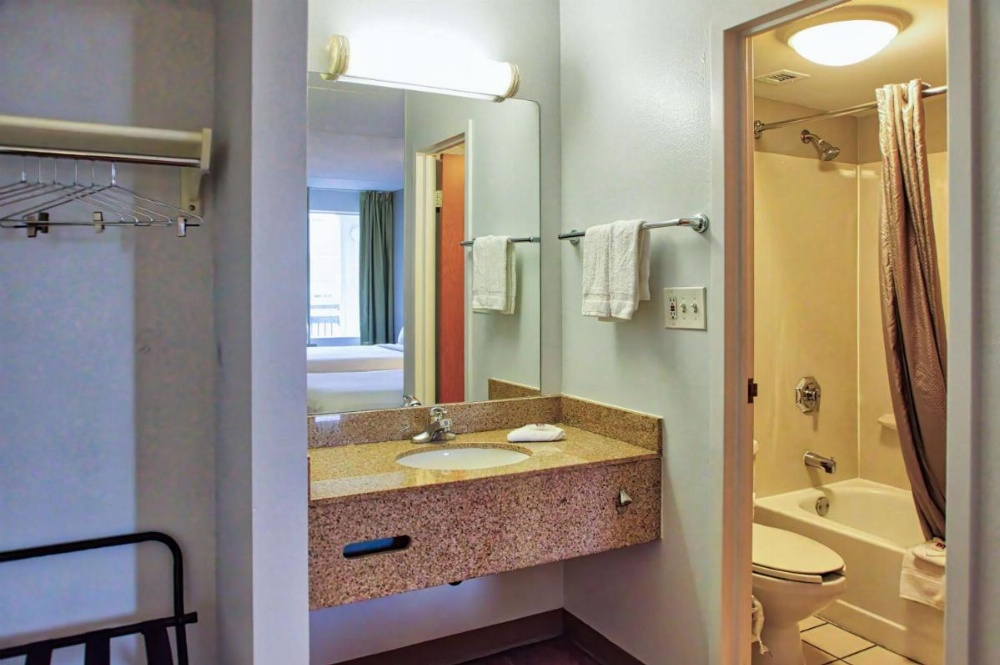 Motel 6 Buffalo Airport Image 17