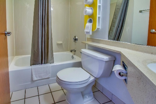 Motel 6 Buffalo Airport image 3
