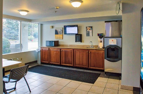 Motel 6 Buffalo Airport image 8