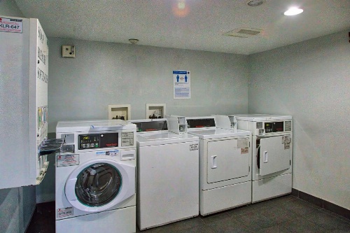 Motel 6 Buffalo Airport image 9
